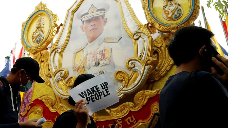 Un tribunal thaïlandais condamne une femme à 43 ans pour avoir insulté la monarchie