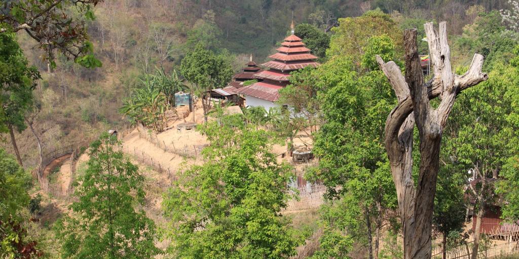 Des fusils, pas des moines, au monastère à la frontière thaïlandaise du Myanmar