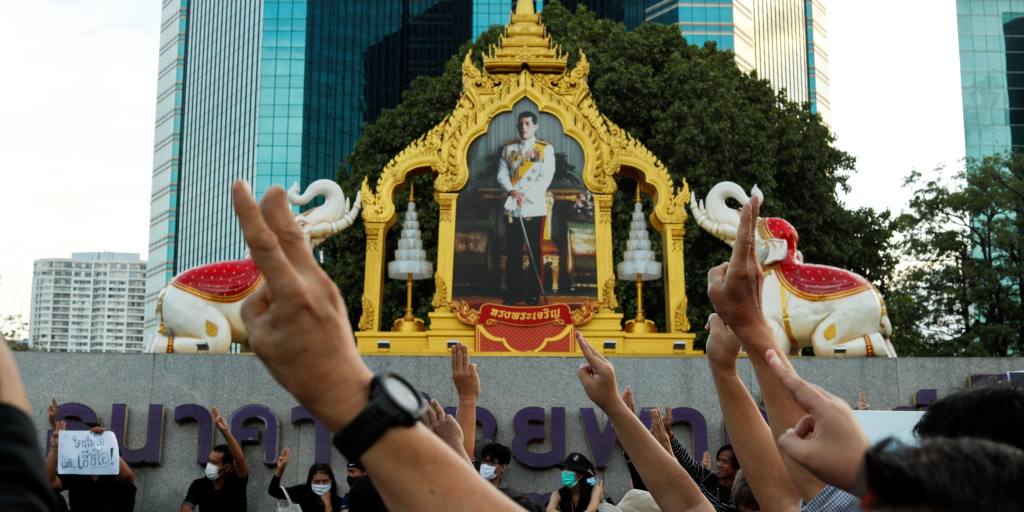 La Thaïlande arrête des influenceurs du web accusés d'avoir insulté la famille royale