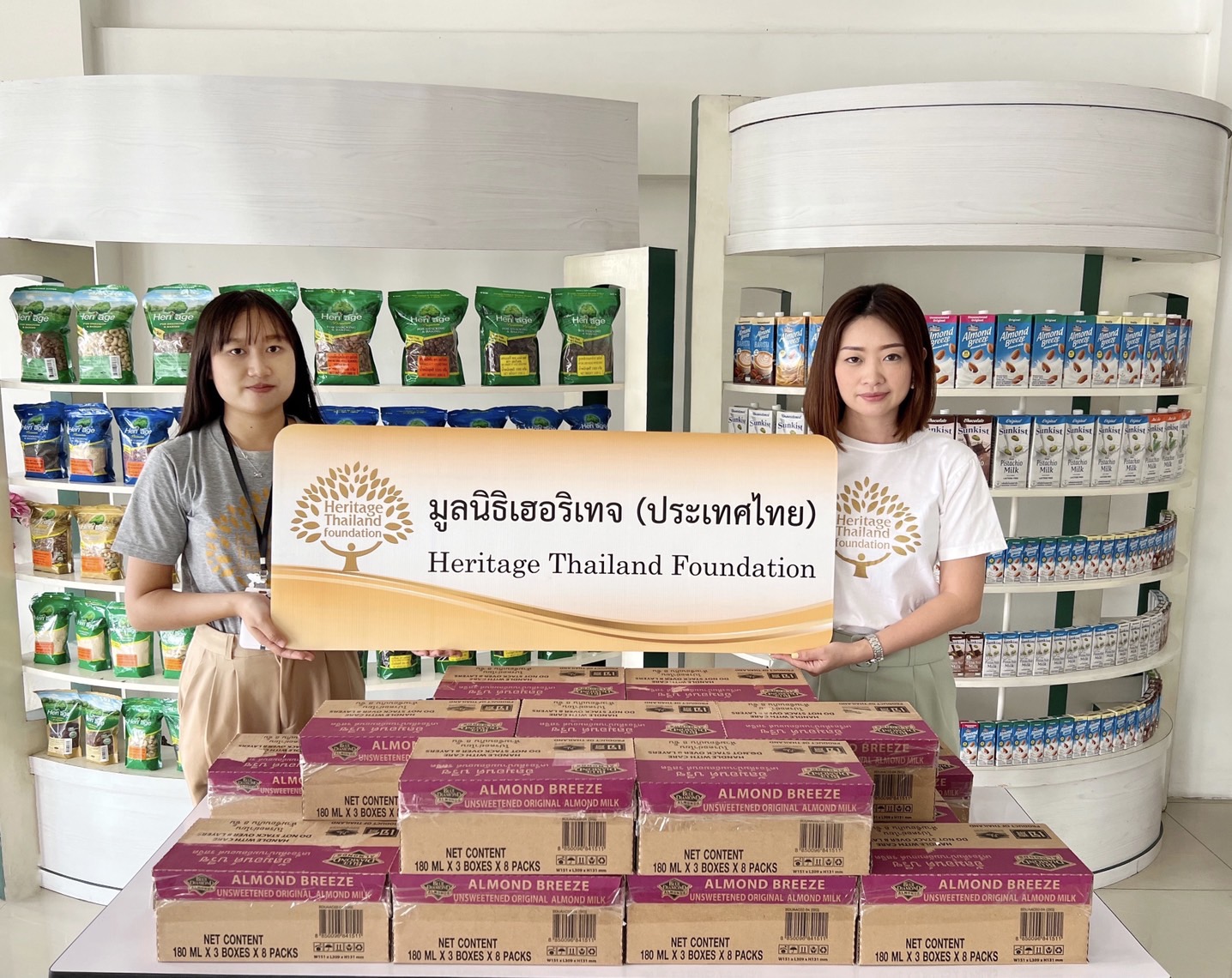 Heritage Thailand Foundation fait don de boissons pour aider les victimes des inondations