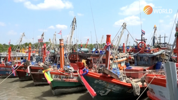 Utilisant des chalutiers, les pêcheurs protestataires bloquent les îles Lipe et Adang