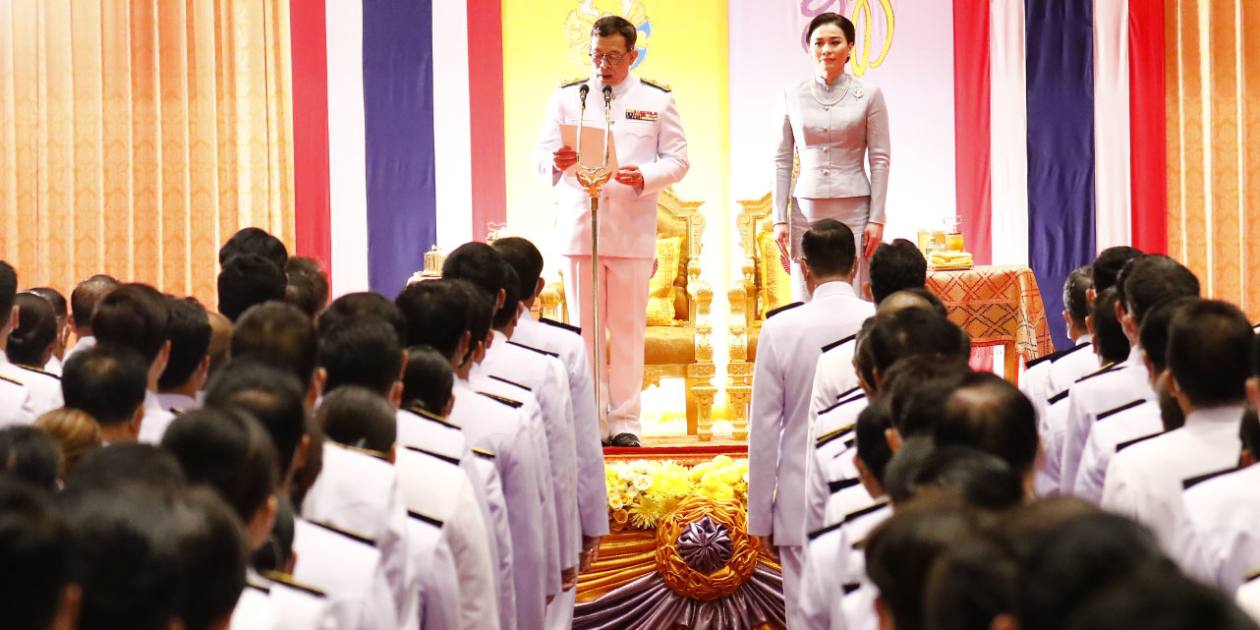 Le roi thaïlandais ouvre le parlement alors que Move Forward vise le Premier ministre